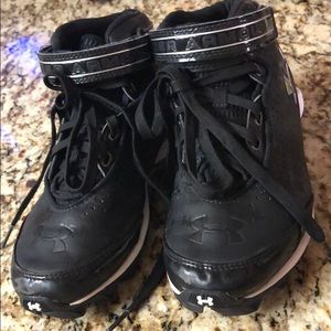 Under armour football cleats size 4Y